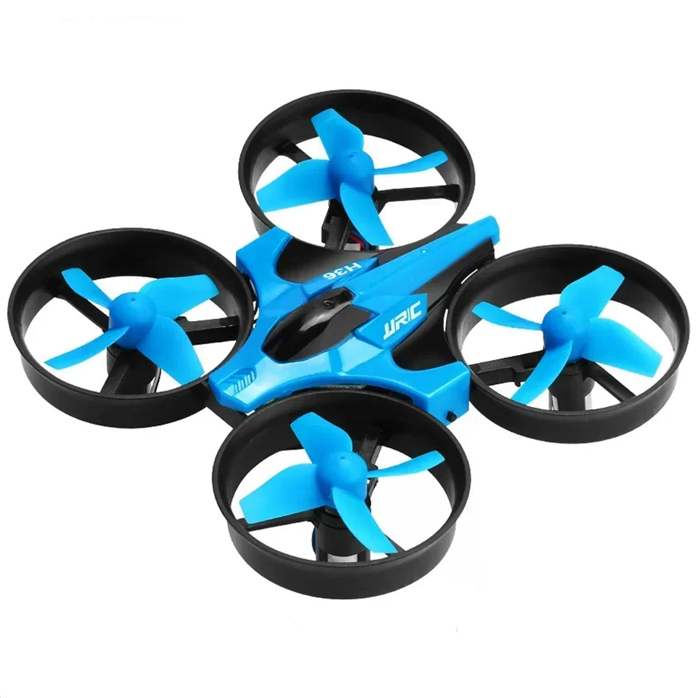 Mini drone JJRC H36 azul com estrutura compacta e proteção nas hélices Mini drone JJRC H36 azul com estrutura compacta e proteção nas hélices